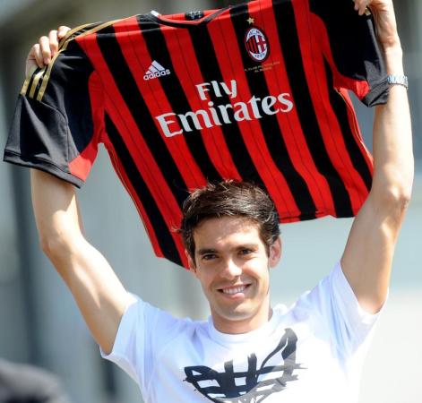 足坛卡卡颜值巅峰帅照,最帅球星卡卡