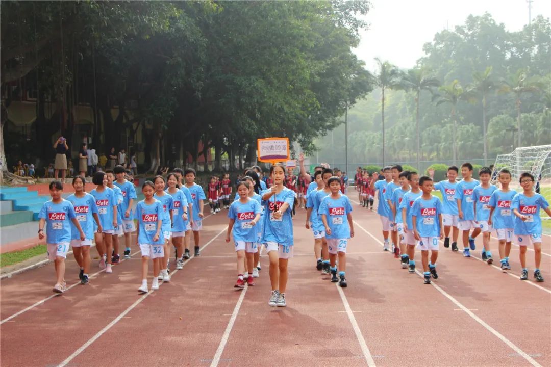 校园足球点燃绿茵梦想,校园足球联赛拉开序幕