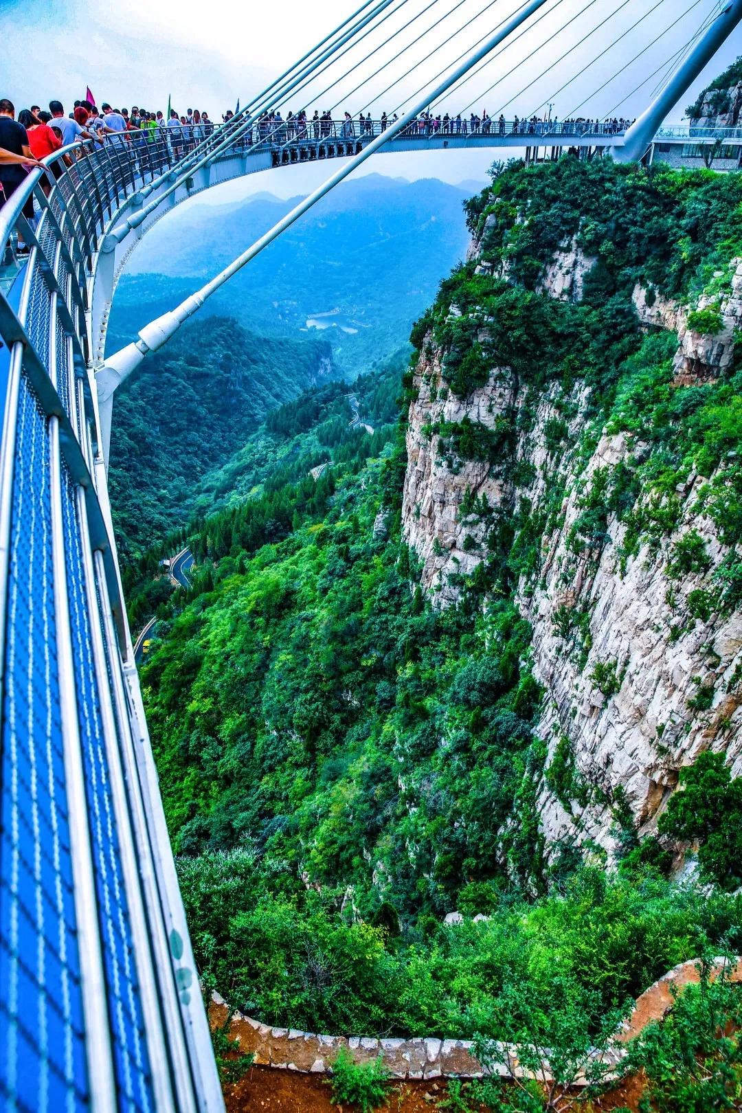 带你峡谷漂流感受一下夏天的气息,端午游玩清凉谷踏浪漂流清凉一夏