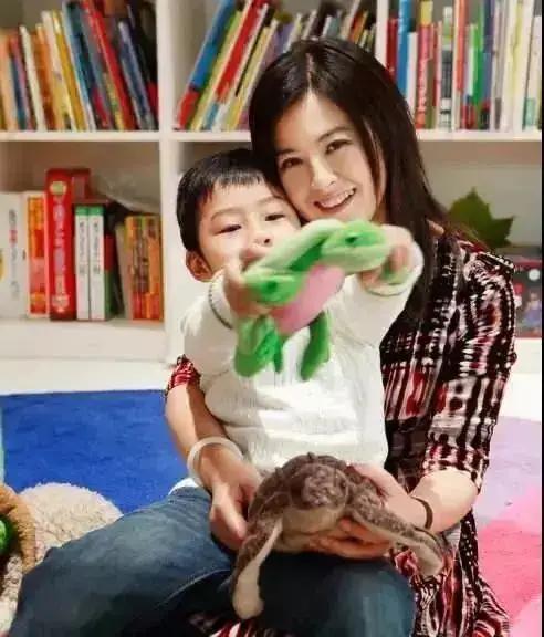 浙江女公关：十六岁的人六十岁的心脏，玩转江浙沪，助越越打小吴