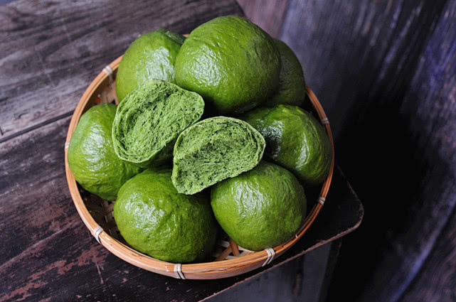 这菜农村到处都是，人称“百草之王”，4月最鲜嫩，做馒头特香！