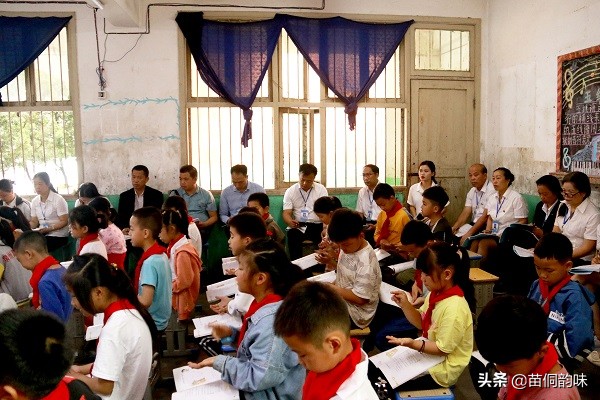 贵阳市南明小学专家组赴贯洞镇中心小学开展入校诊断送培送教活动