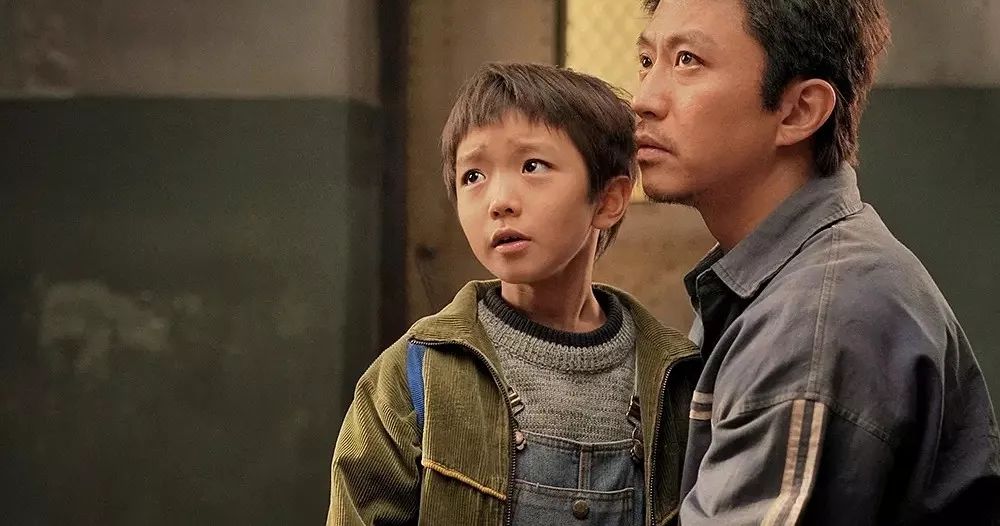 13岁男孩发现恐龙足迹,男孩玩耍时发现罕见恐龙足迹