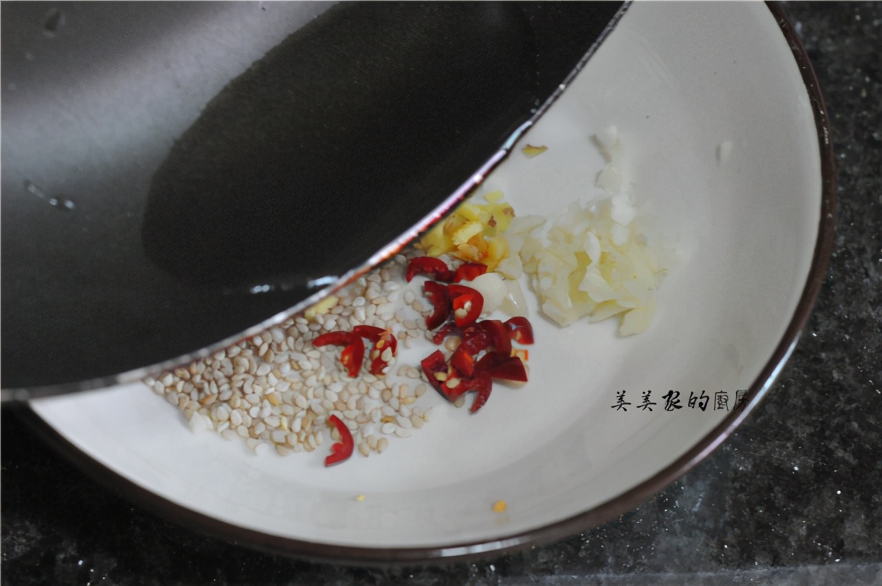 天热吃饺子，不如煮鱼鱼，不用面粉柔软Q弹，儿子一口气吃两碗