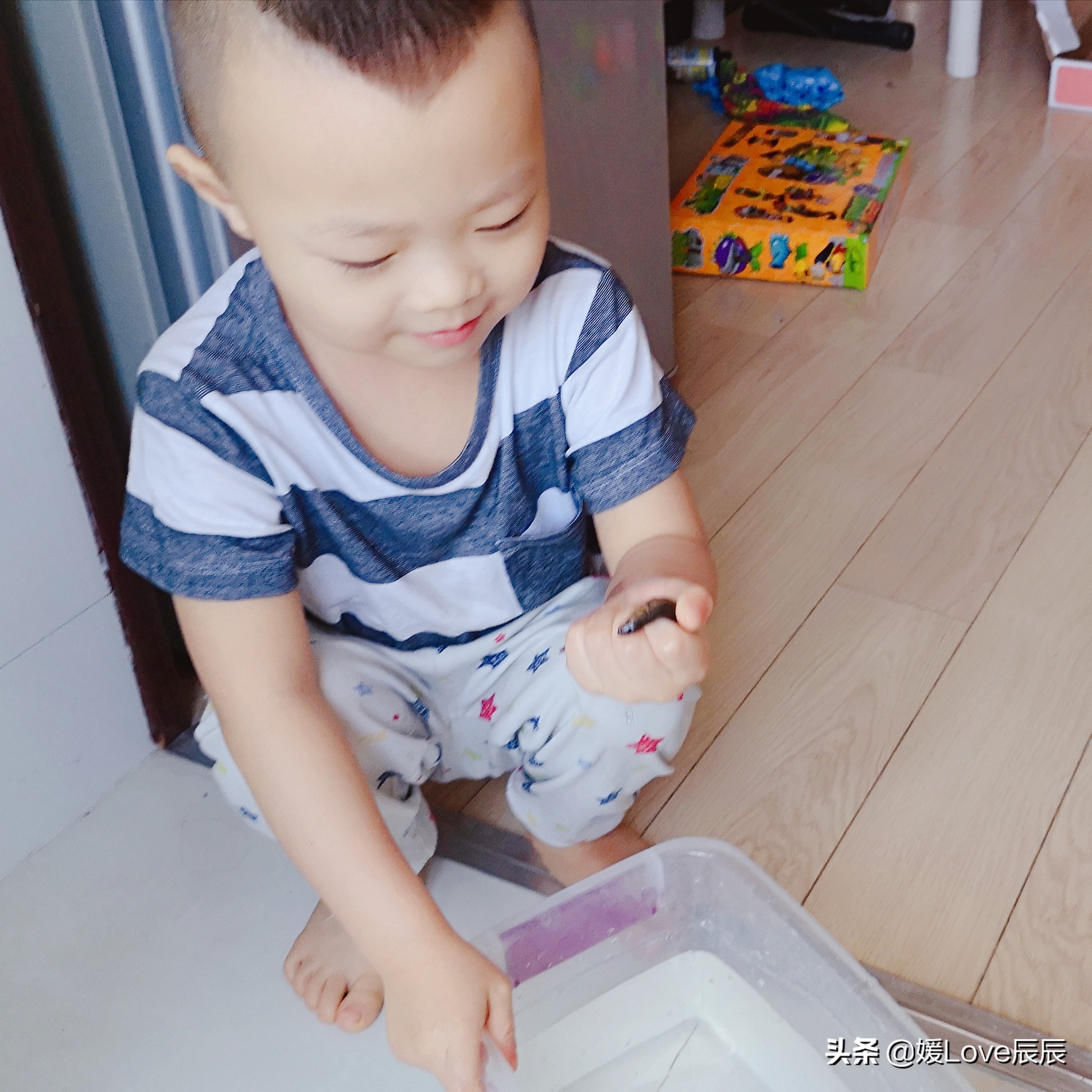 泥鳅和宝宝的亲密接触,认识泥鳅视频幼儿