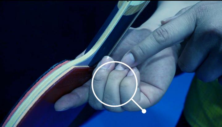 横拍初学者的正手打法,横拍正手正确握拍方法