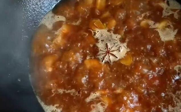 炖鱼时用热水还是凉水教你一招,炖鱼放开水还是放凉水鱼肉嫩呢