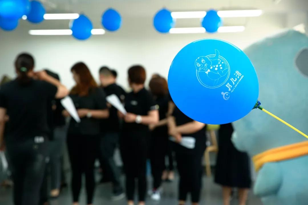 只有越来越强大才能越相信童话,只有越来越强大才能越战越勇