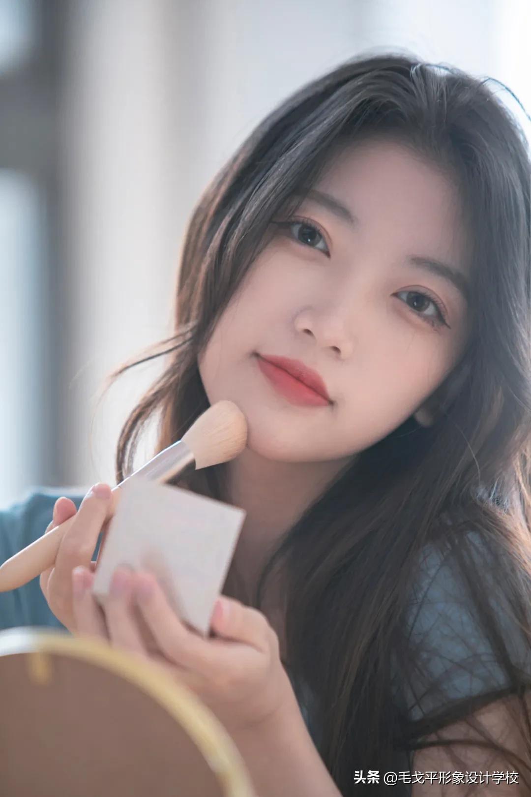 化妆师就业前景和方向容易学嘛,自学化妆就业方向及前景