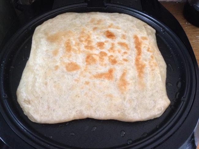 自己烙饼总是发硬？记住4点，柔软筋道，酥脆层次多，放凉也不硬