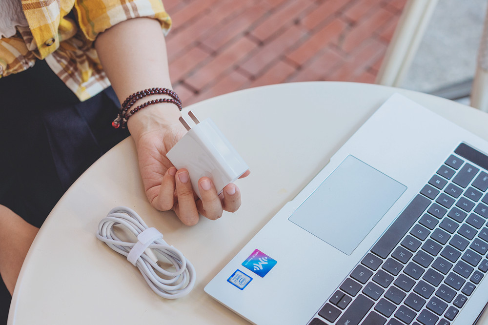 光荣16.1寸笔记本有多大,光荣16.1寸笔记本入门