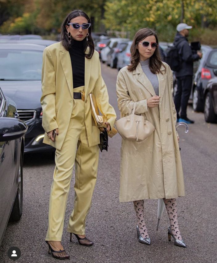 孙艺珍郑丽媛同步营业该看谁？小孩才做选择她们的西装我都要