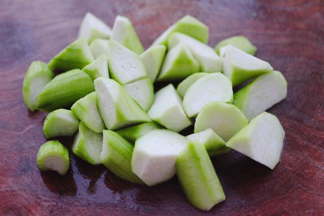 立秋汤食谱大全及做法,立秋润喉汤的做法