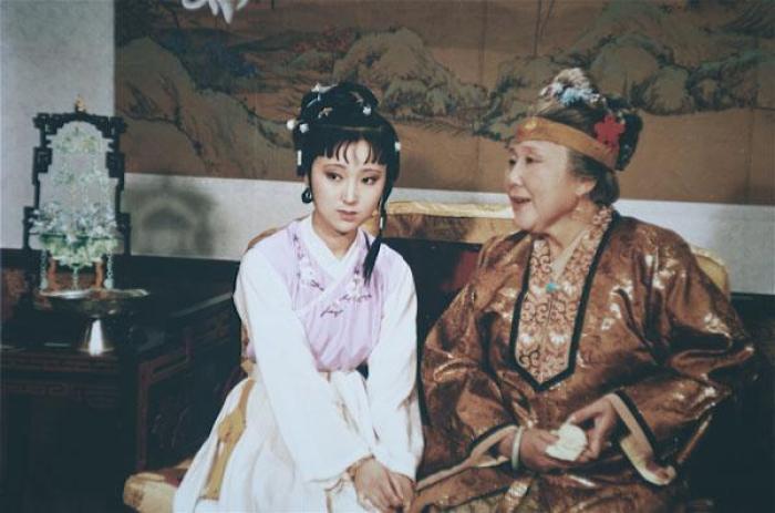 林黛玉和宝钗,林黛玉与薛宝钗谈论宝玉