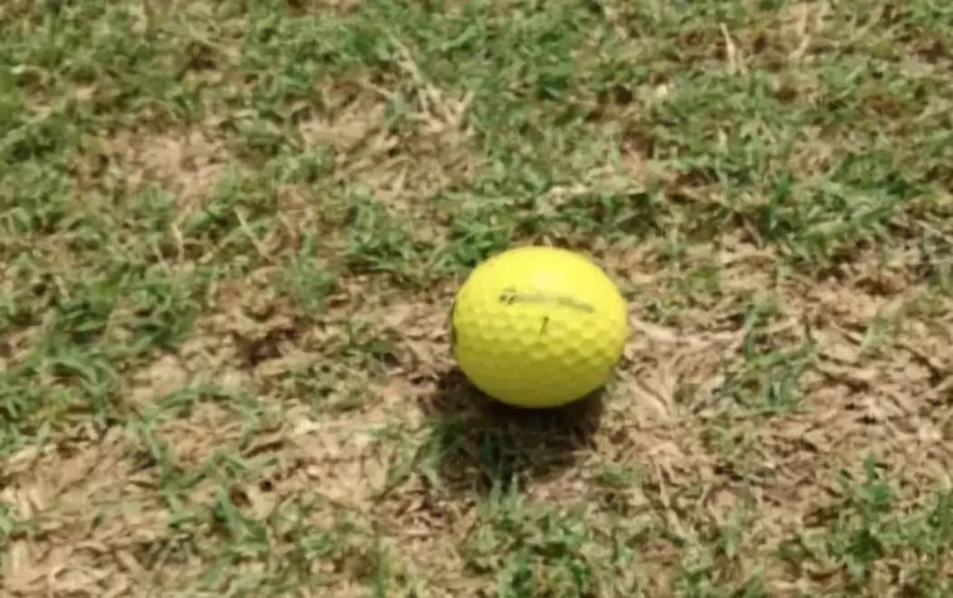 高尔夫球最佳球位,高尔夫球高脚低球位打法