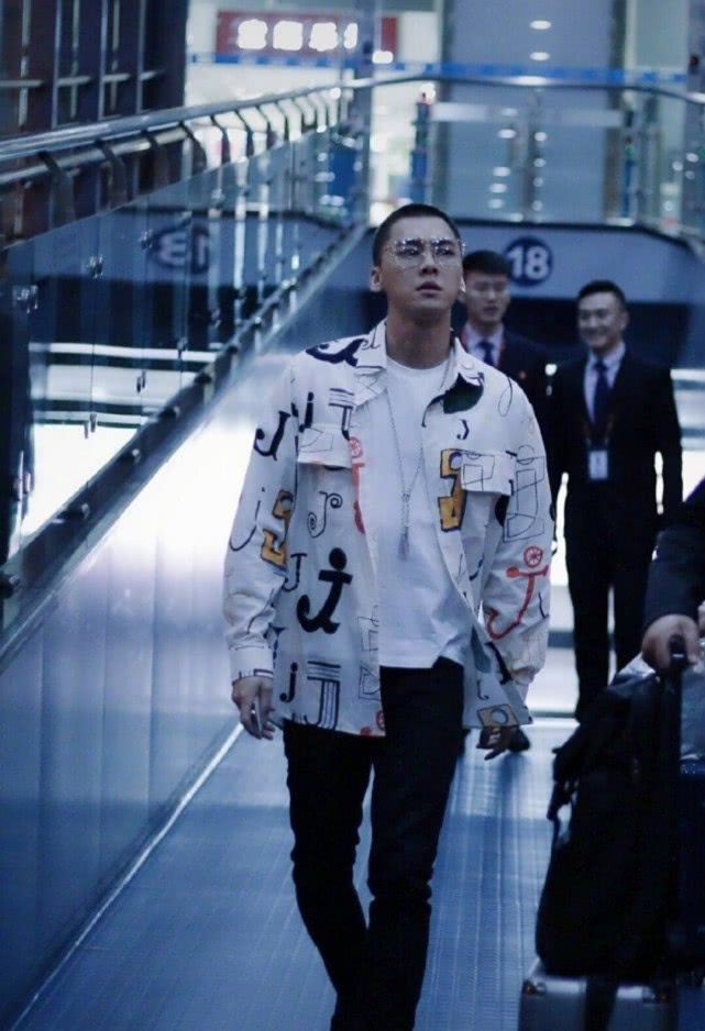 李易峰寸头造型图片,李易峰板寸头造型上热搜