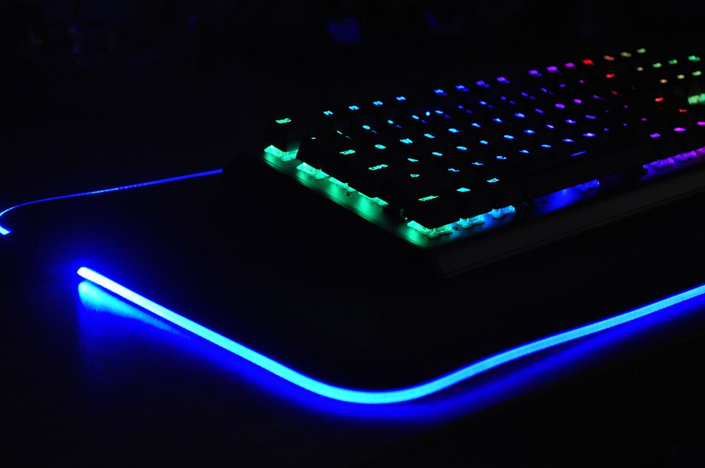 好用的鼠标垫能提高游戏性能吗,鼠标垫对游戏玩家来说很重要吗