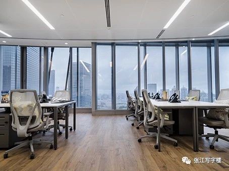 上海中心商务中心雷格斯国际品牌新空2至12人独立办公间价格优惠