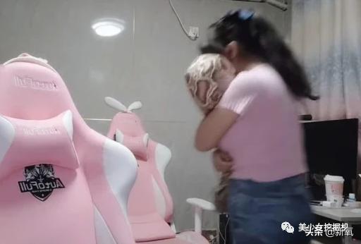 比小团团还火的女主播乔碧萝,斗鱼一姐小团团视频