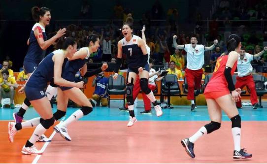 球迷是不是疯了？极端足迷认为就算国足再怎么差劲，也要比女排好