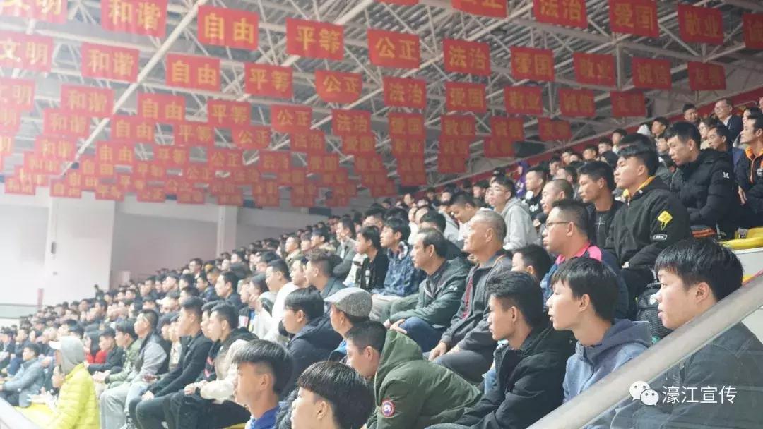 篮球比赛沸腾,首届海峡奥体·迎春杯篮球赛开赛