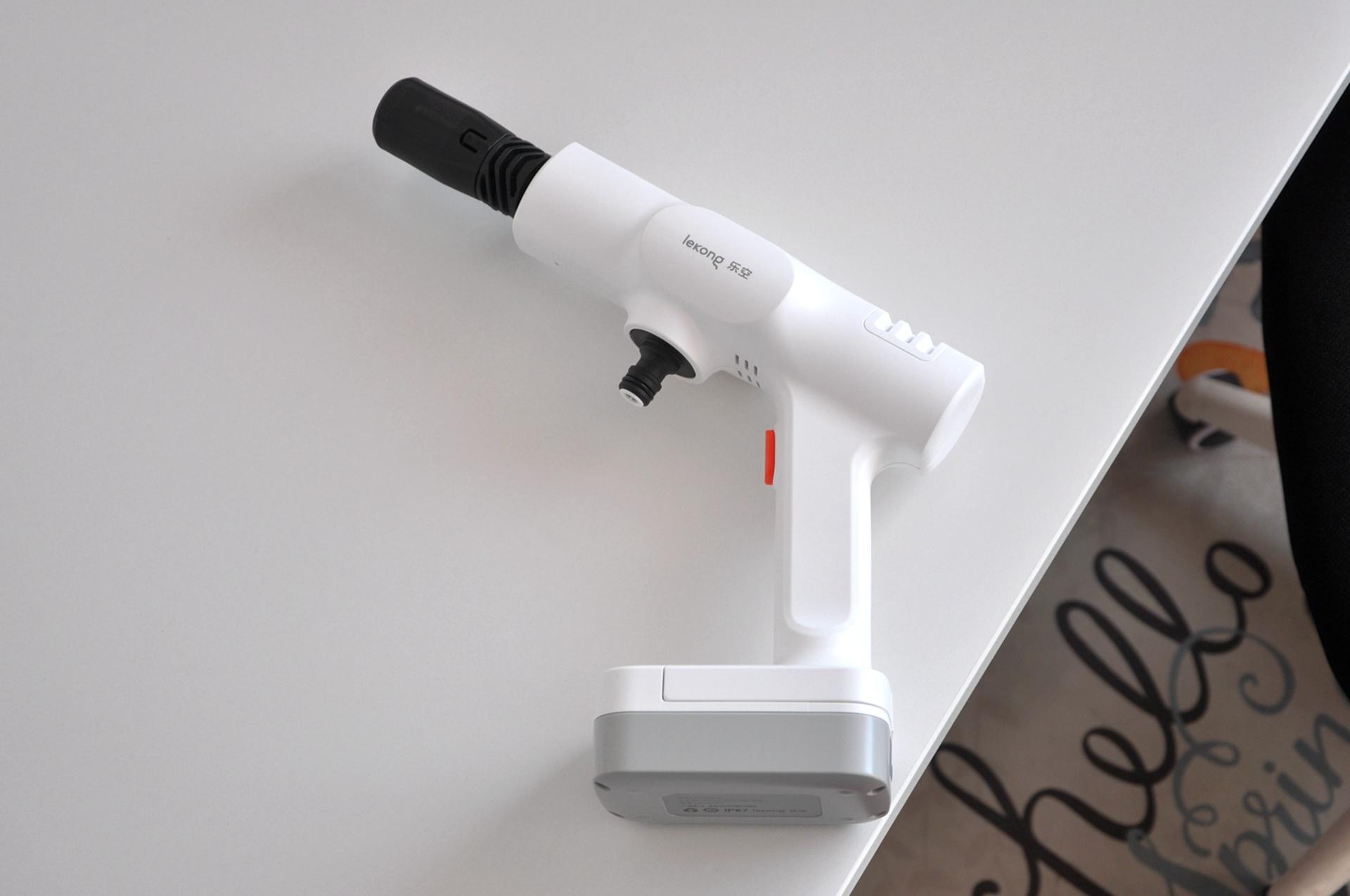 乐空手持锂电洗车机评测,便携洗车机220v高压家用