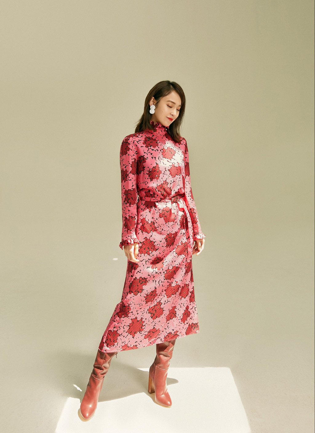 张佳宁马甲线,张佳宁穿黑色吊带