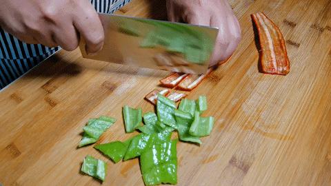 洋葱和鸡蛋怎么炒好吃加什么调料,洋葱炒鸡蛋百吃不厌味道好极了