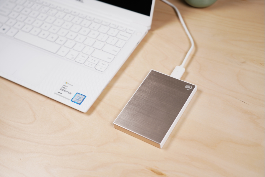 希捷铭系列和希捷桌面移动存储3.5,希捷铭系列移动硬盘买1t还是2t的