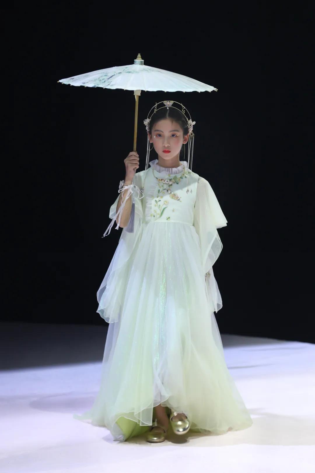 巴拉巴拉童装的优势和劣势,童装品牌巴拉巴拉童装的特点