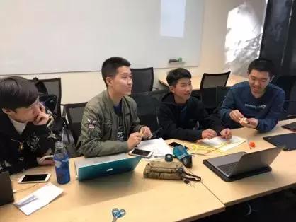 这帮人要策划去斯坦福大学玩机器人，就是价格小贵，心痛