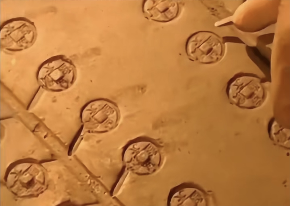 开元通宝带月字的价值,唐代开元通宝光背价值