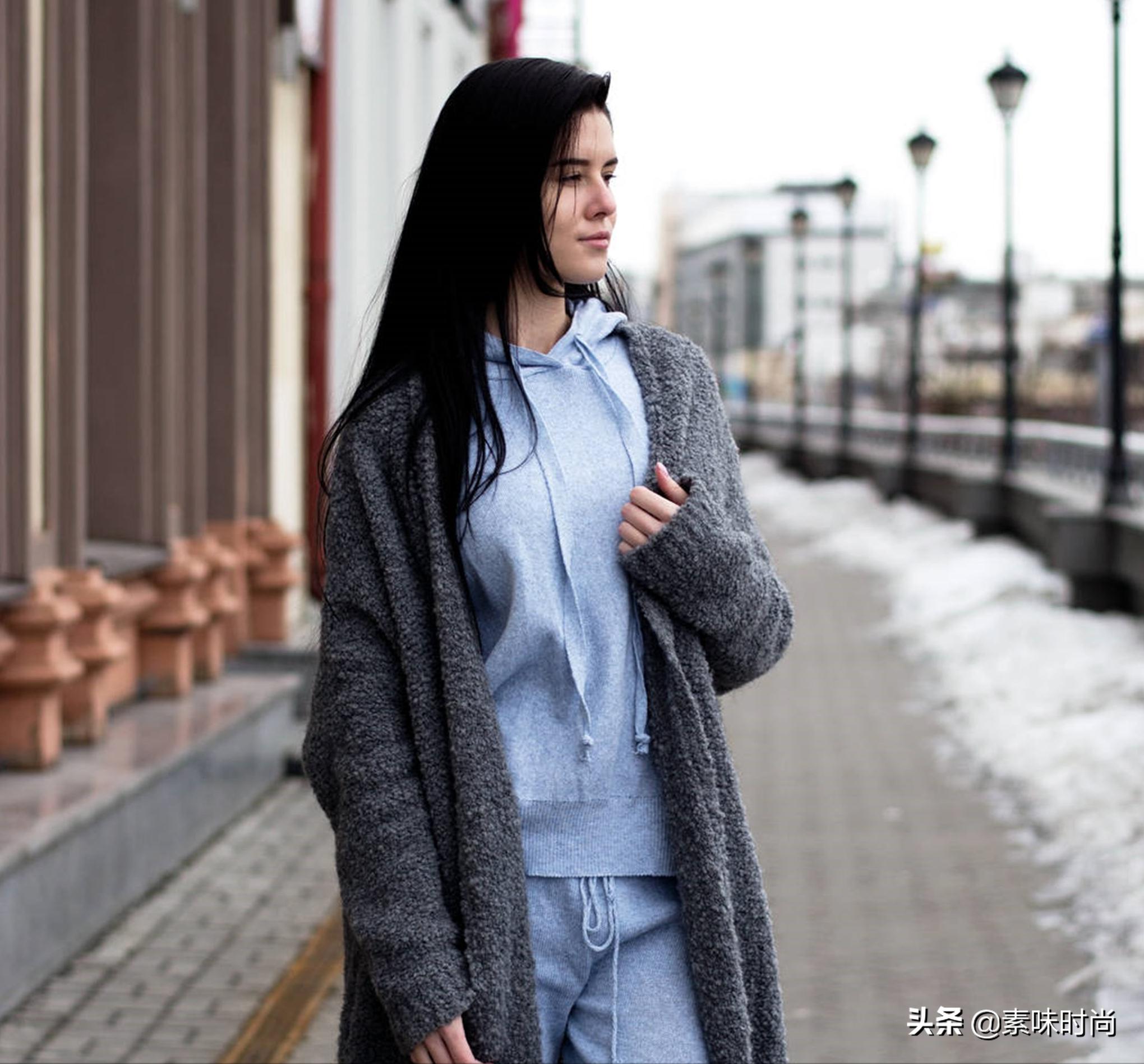 怎样的洗头方式才能让头发变柔顺,头发干枯毛糙自然卷用什么洗头