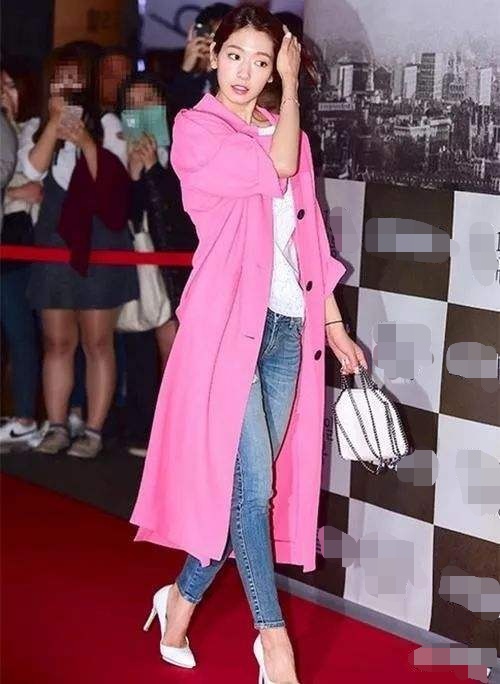 朴信惠韩范穿搭,朴信惠夏短发穿搭