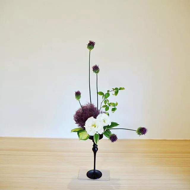 一花一世界一叶一菩提本来无一物,一花一世界一叶一菩提一场梦