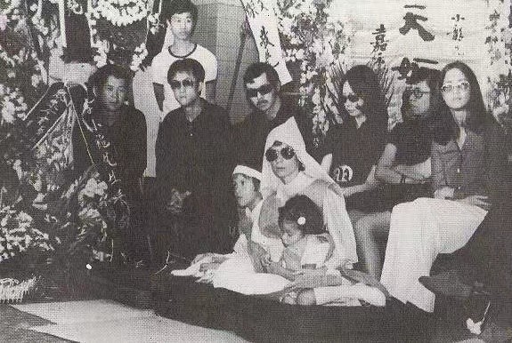 传奇巨星李小龙的死亡之谜,李小龙传奇死亡前兆