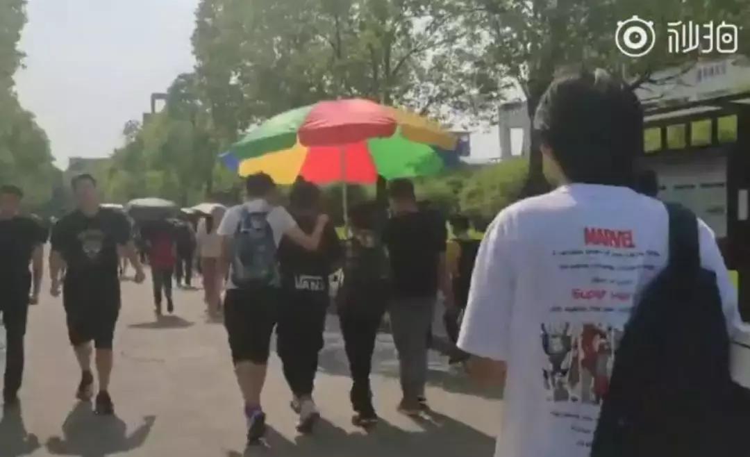 宁可晒死不打伞直男,宁可晒死不打伞的直男