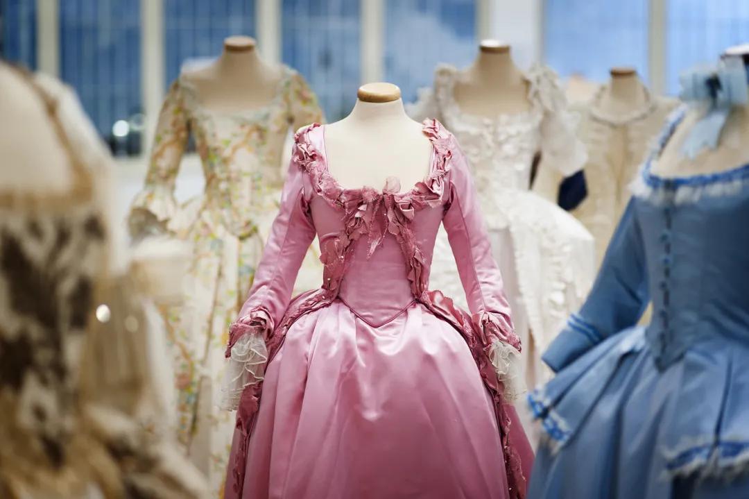 时尚女魔头黑白魔女库伊拉,时尚女魔头电影解说库伊拉