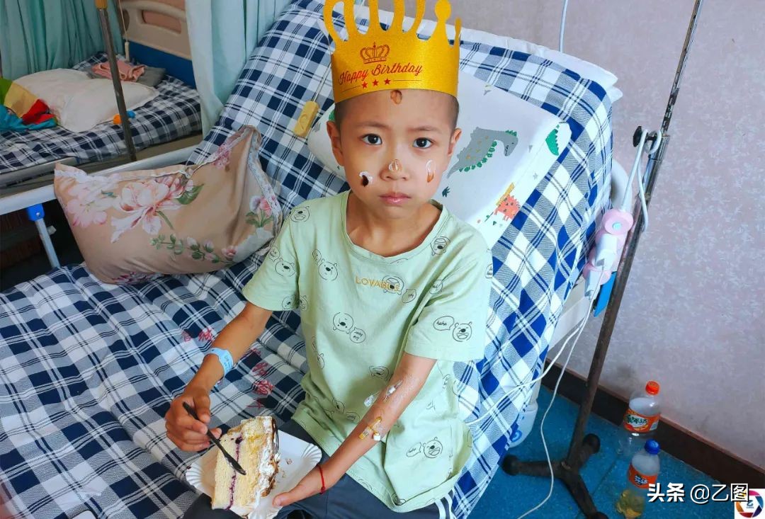 孩子四年经历三次手术,男孩4次开腹手术