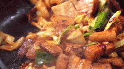 这些高校送的毕业礼物火了，送瓜的，送芯片的，还有送男朋友的