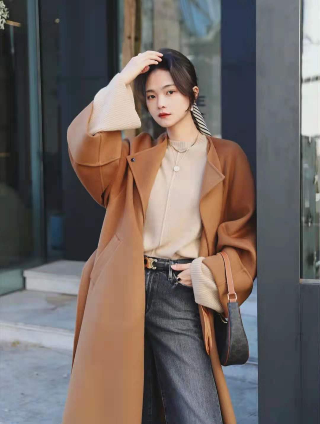 驼色大衣内搭什么颜色毛衣,咖色羊毛大衣配驼色毛衣的图片