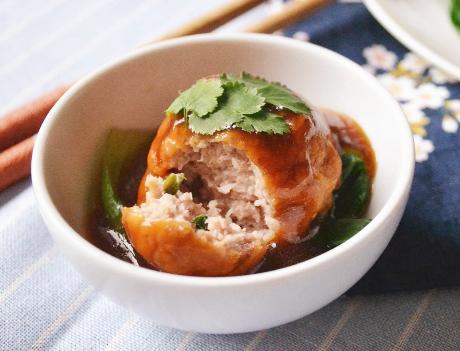 红烧狮子头怎么做才能酥脆,红烧狮子头丸子能不能添加土豆