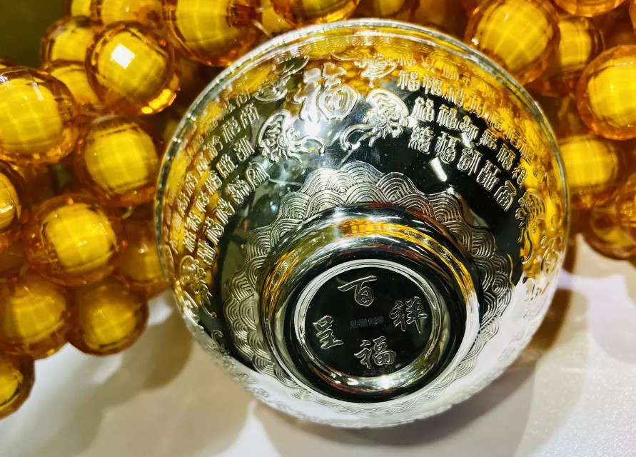 怎么辨别纯银的真假最直接的办法,鉴别纯银项链银吊坠