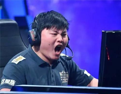 官方关闭训练模式后，网友自制“漩涡宁人铁粉科目一理论考试”