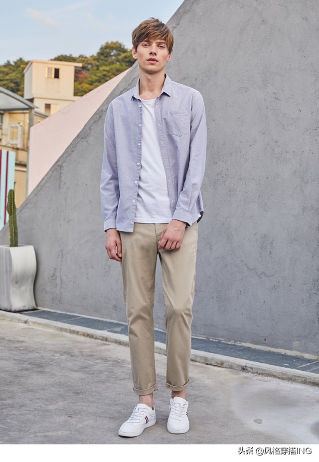 男士米白色小西服搭配卡其色裤子,秋冬男士宽松卡其色裤子搭配