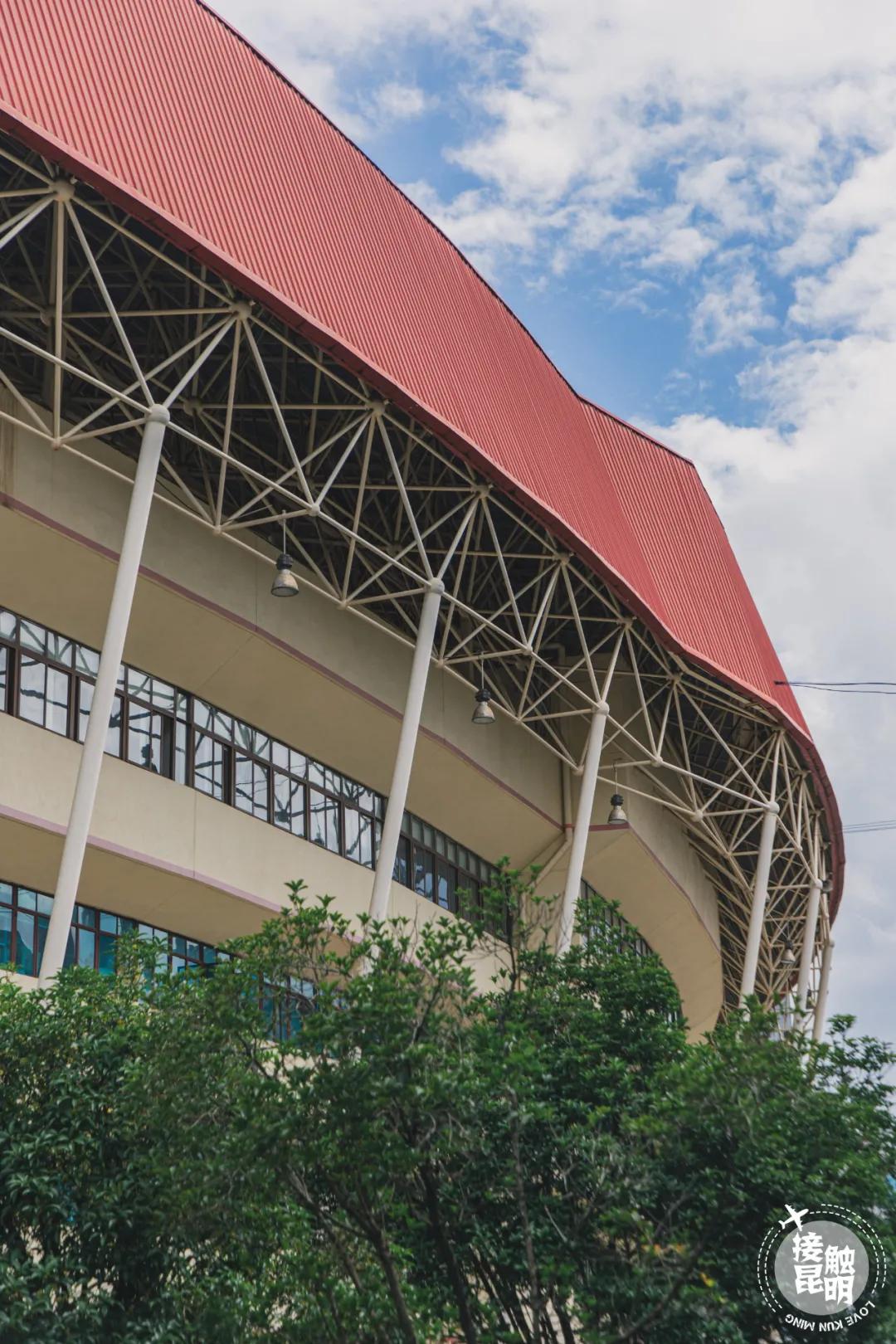 一座昆钢城半部云南史,昆明拓东体育馆和贺龙体育馆