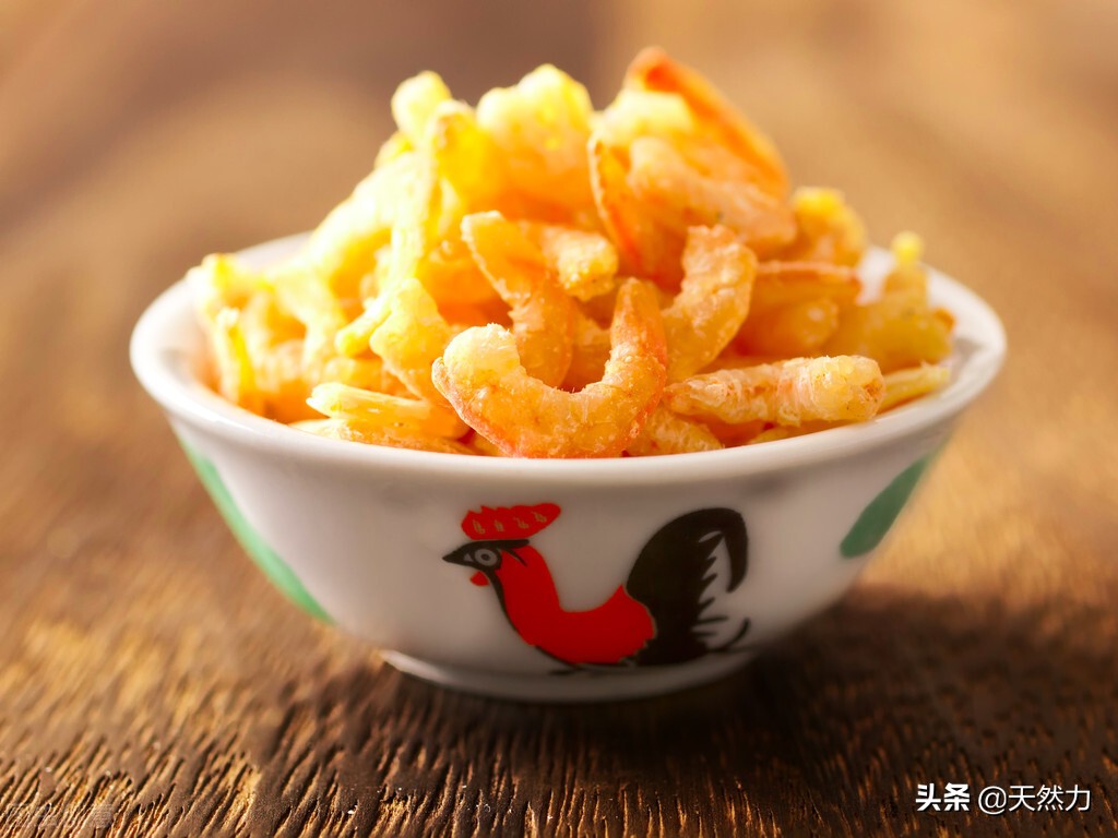 虾仁怎么泡开，注意水的温度和泡发的时间，鲜香之味自然来