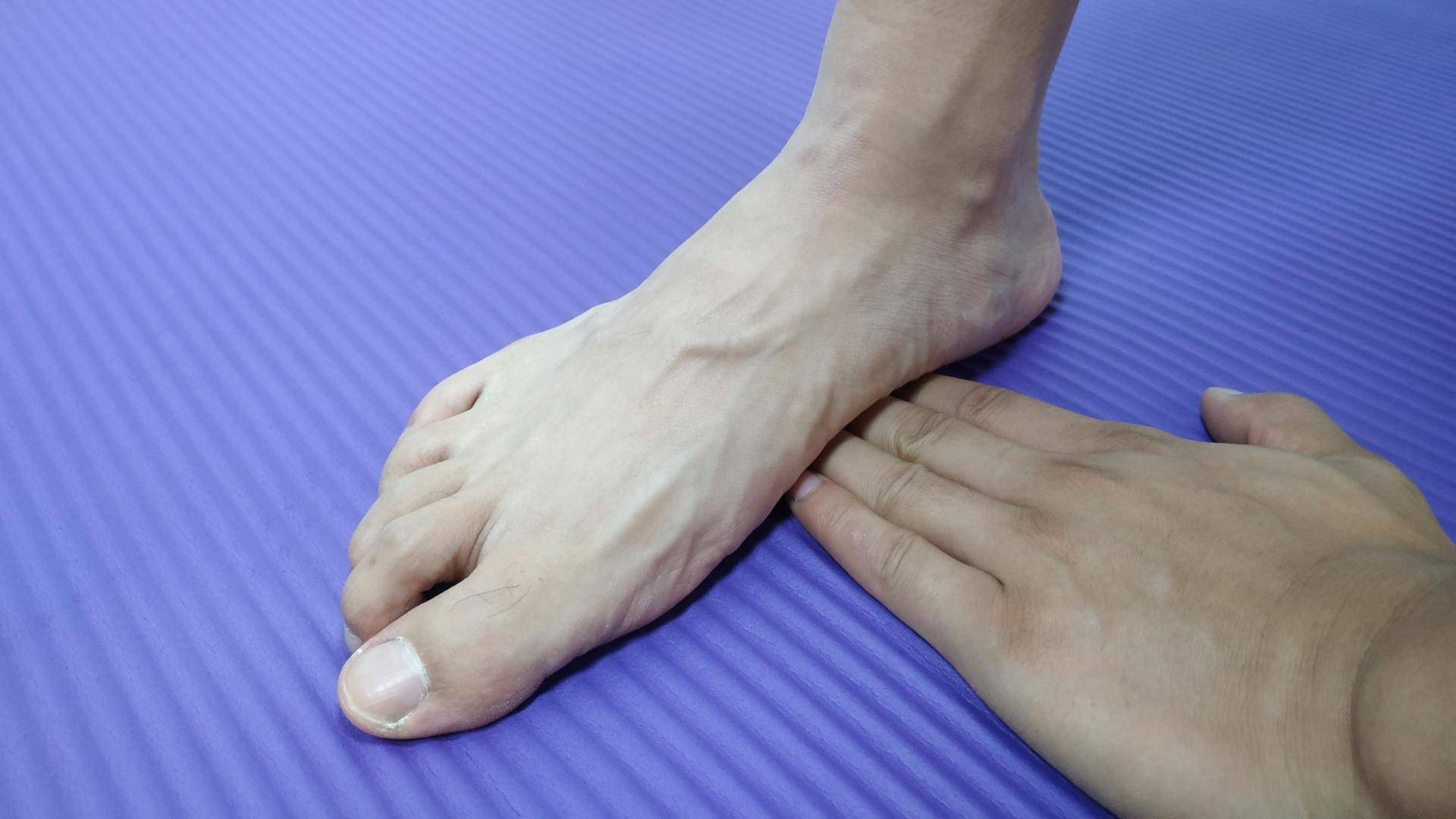 小腿粗壮按摩小腿会变瘦吗,怎么按摩小腿让小腿瘦下