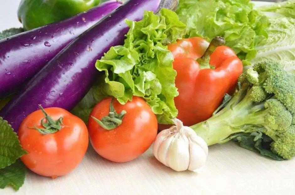 适合痛风患者吃的碱性食物有哪些,痛风最怕这5类食物尿酸降得快