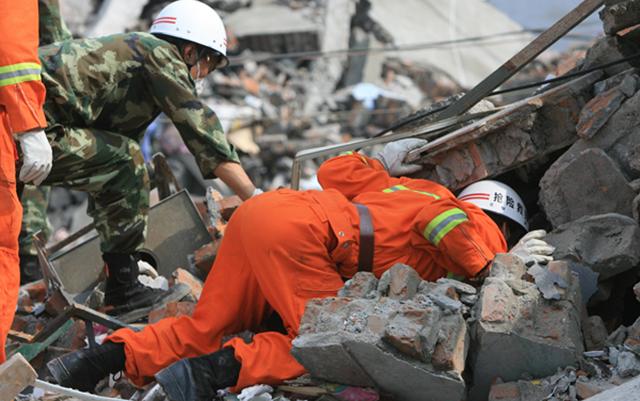 汶川地震中22岁女孩被大叔救后续,汶川地震22岁女孩以身相许恩人